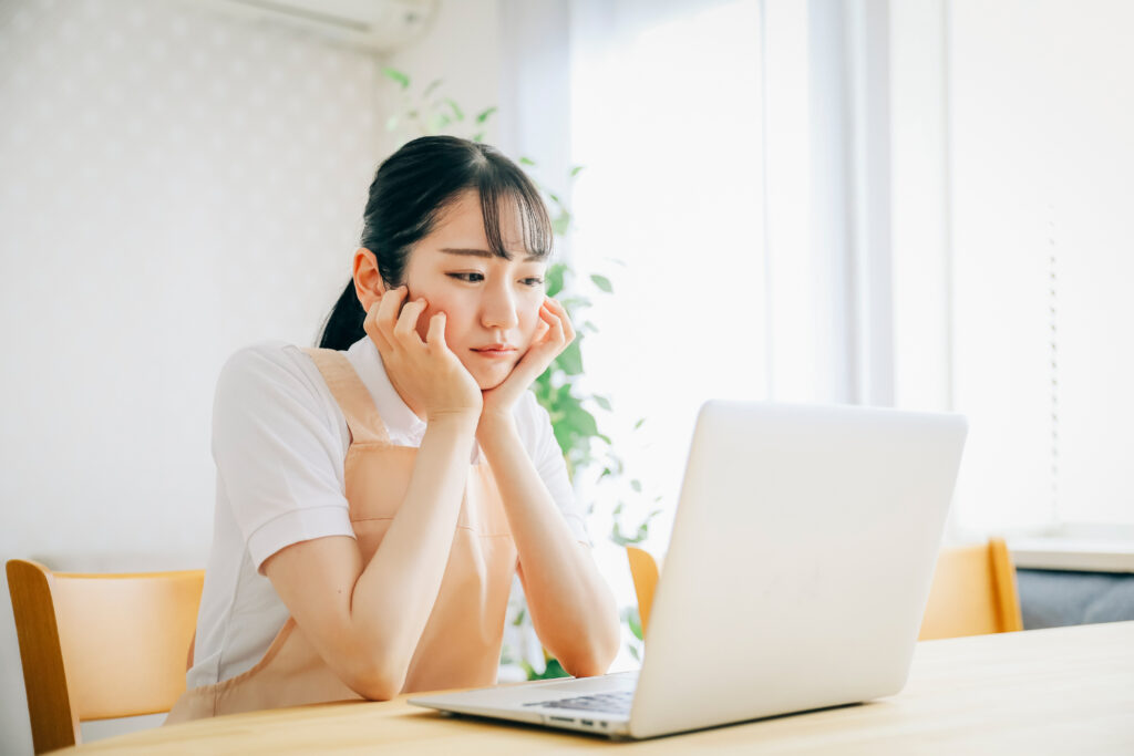 介護施設の採用に悩む採用担当者